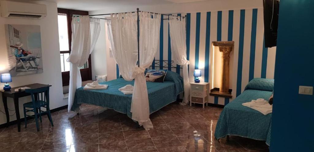 Suite Palazzo Luciani Салерно Екстер'єр фото